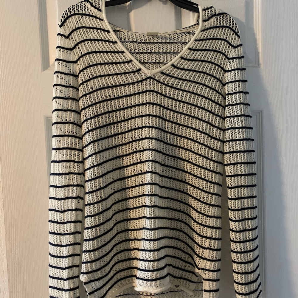 Roxy Womens knit sweater . White and blue stripe . Size M